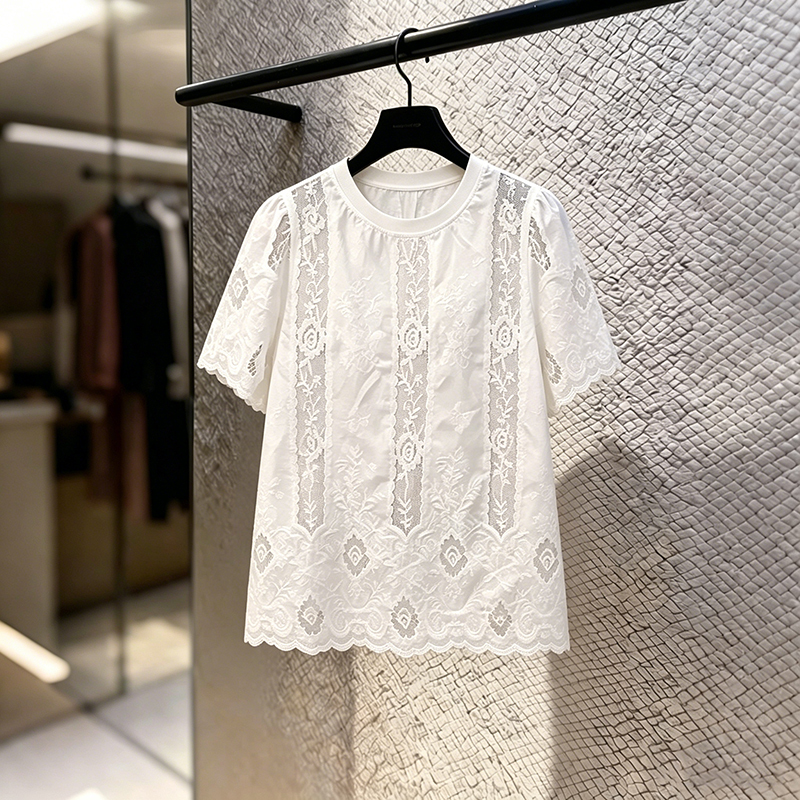 Plus-Size White Lace Shirt for Women, 2026 Summer New Style, Mid-Length, Chic, Fashionable, Casual Hollow-Out Shirt Top