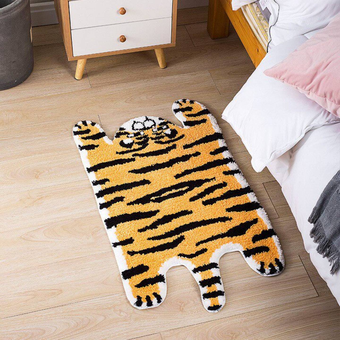 New cartoon tiger shape flocked floor mat, bathroom absorbent anti-slip mat, home bedroom bedside carpet floor mat