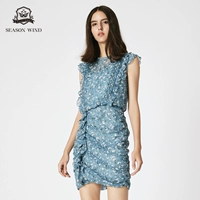 季候风 Милое свежее шифоновое платье без рукавов, цветочный принт, с акцентом на бедрах