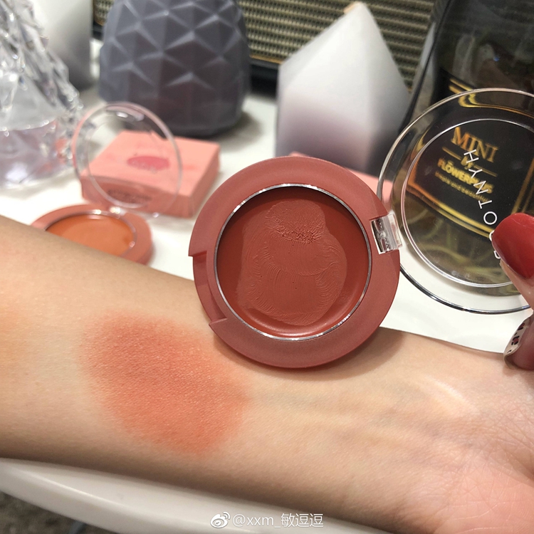 Heo dễ thương HYNTOOR màu đen gián / thỏ đen thỏ lợn kem má hồng lâu không dễ tẩy kem mousse má hồng - Blush / Cochineal phấn má sunnies face
