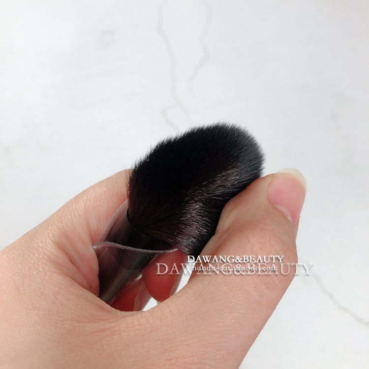 Gửi cọ quá mát cho trường ba màu sửa chữa năng lực phấn mũi bóng hình bóng tóc nhỏ mặt chữ V phấn tạo khối peripera