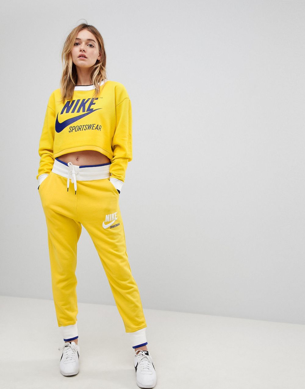 Nike желтые джоггеры женские