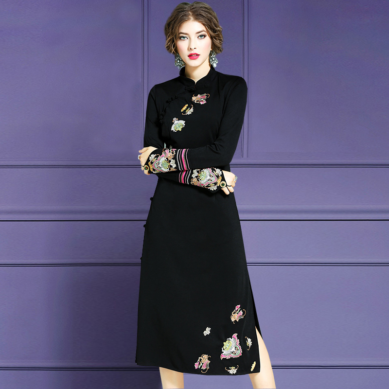 Retro embroidered qipao fall 2021 new female old Shanghai conspicuos in a long version of Chinese windy dress
