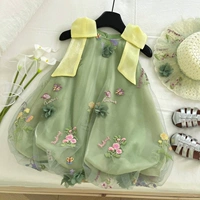 Зеленая шапка, с вышивкой