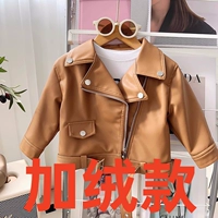 Кофе с молоком с флисовой кожаной курткой с флисовой боковой стороной