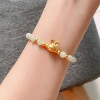 Золотой кролик зеленого цвета. Можно сделать три бусины, а один аксессуар – в трех цветах.