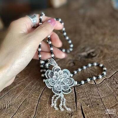 The tassel flower necklace is a versatile ethnic-style silver pendant and a retro Chinese-style pendant sweater chain