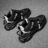 Daddy Shoes Male 2021 Новый INS MARENDY WERNEMATILE HIGH увеличение 10 см. Мужчины с низким и черным и белым весенним пирогом молодежь
