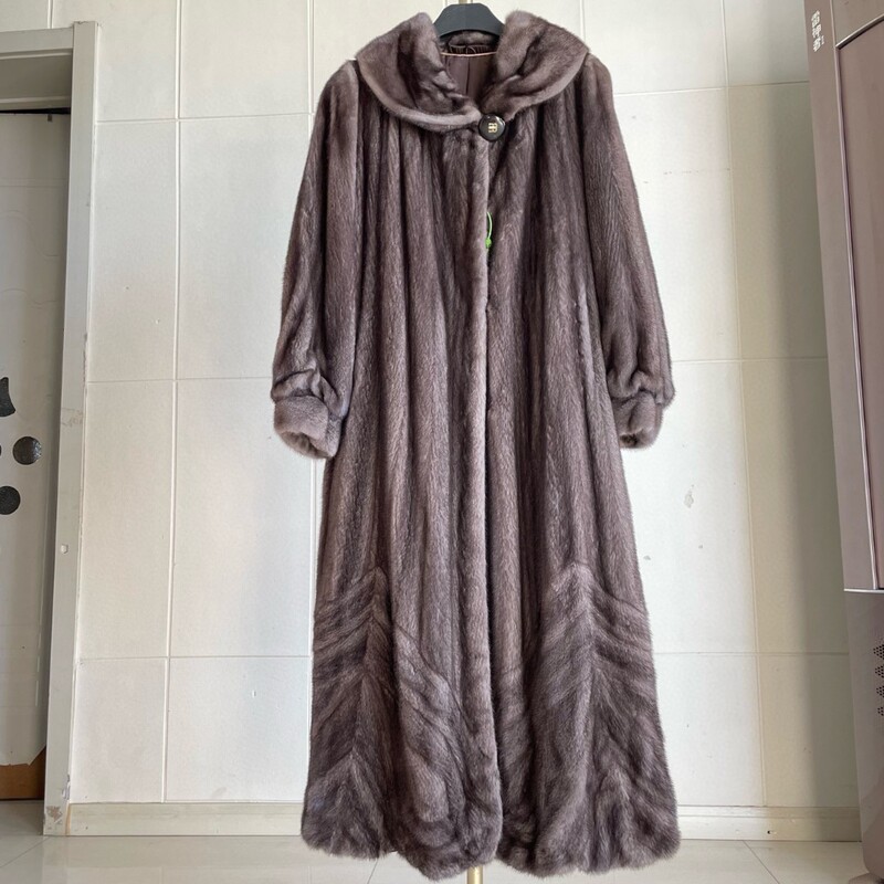 K2 Bust Size 116, Length 130, Shoulder Width 40, Sleeve Length 62, Lapel with Carved Iron Gray, Extra-Long Vintage Mink Coat