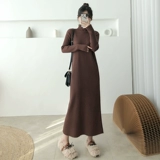 Сверхдлинное демисезонное трикотажное платье, высокий воротник