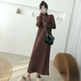 Сверхдлинное демисезонное трикотажное платье, высокий воротник