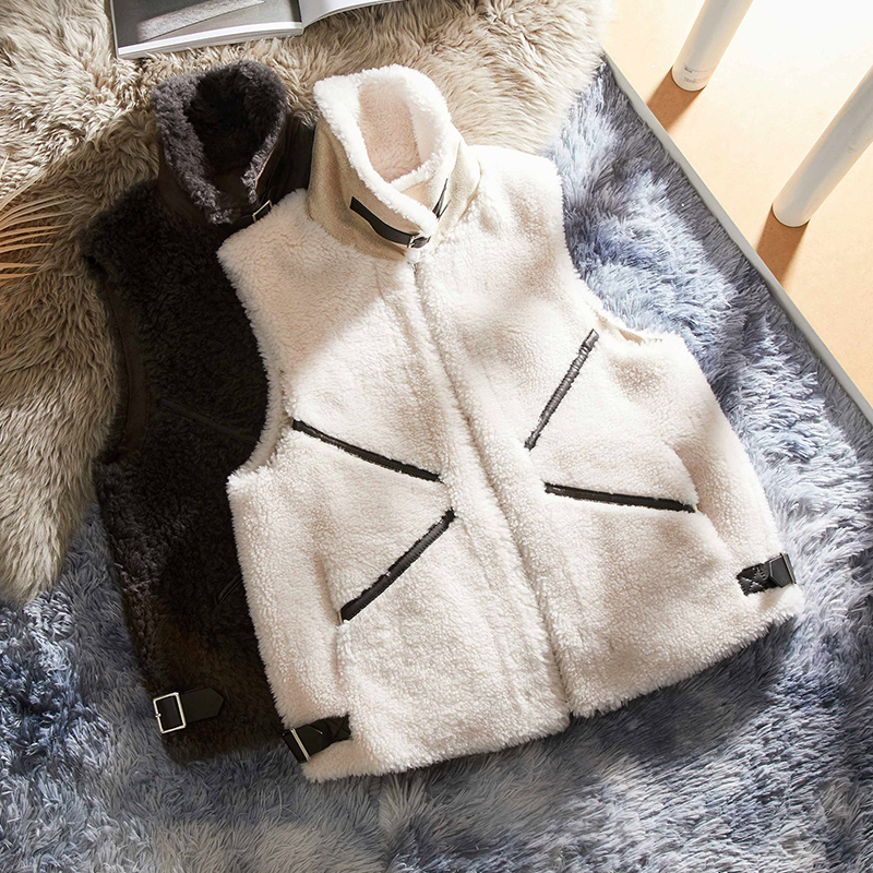 Lamb fur and fur all-in-one vest women's 2021 autumn and winter new European goods vest vest young coat fur