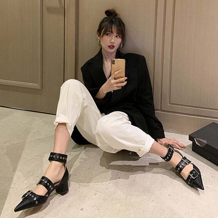 European and American wind can be salty and sweet punk pointed leather belt buckle black locomotive sandal Baotou in thick heel Roman shoes