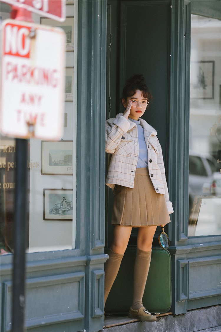 Mùa đông có hương vị Hồng Kông mới lông cừu cổ áo retro kẻ sọc ngắn áo len nữ dày áo khoác học sinh lỏng lẻo áo parka nữ