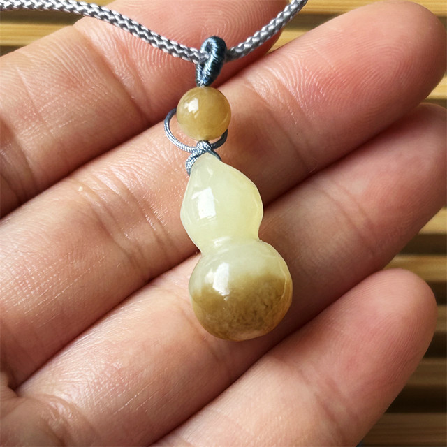 Natural yellow and white old jade pendant gourd clavicle pendant original real shot Xiuyan old topaz Hetian jade gourd pendant