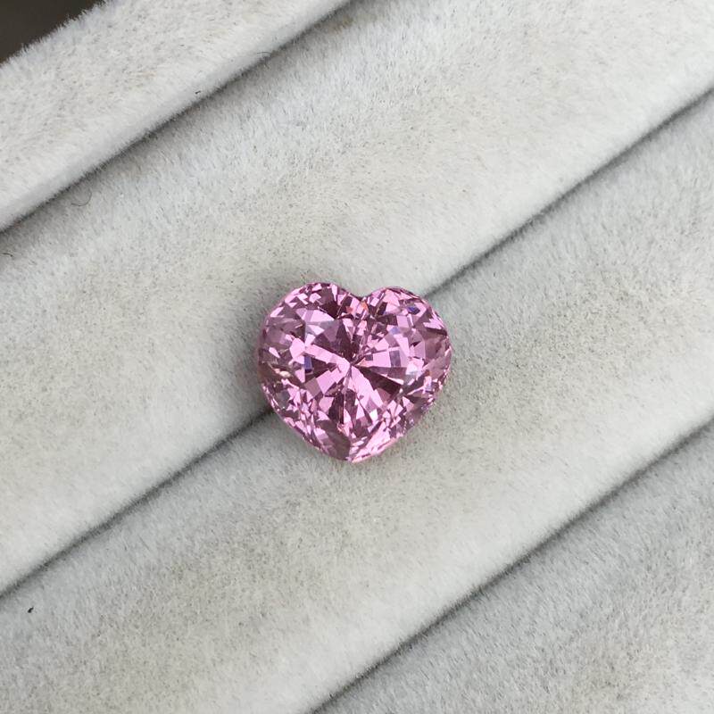 Myanmar Mogok spinel pink purple spinel full of fire heart-shaped spinel flash LY006