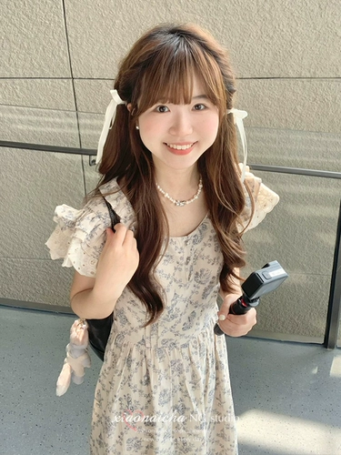 Маленькая женская юбка с летающими рукавами и цветочным принтом во французском стиле ретро, ​​лето 2025, новая тонкая длинная юбка с тонкой талией