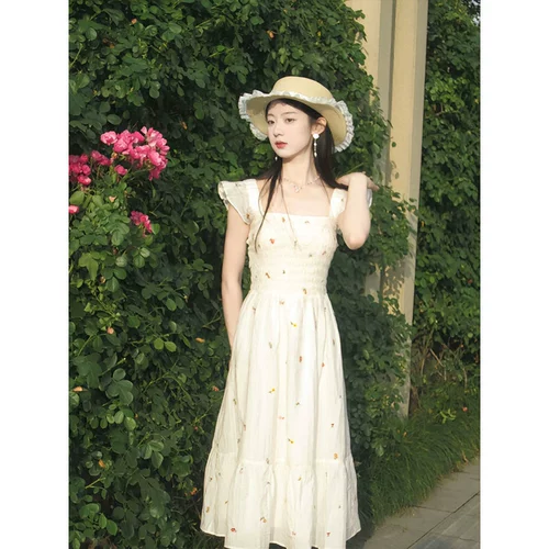 Летнее приталенное платье, корсет, длинная юбка, квадратный вырез, в цветочек, по фигуре, с рукавом