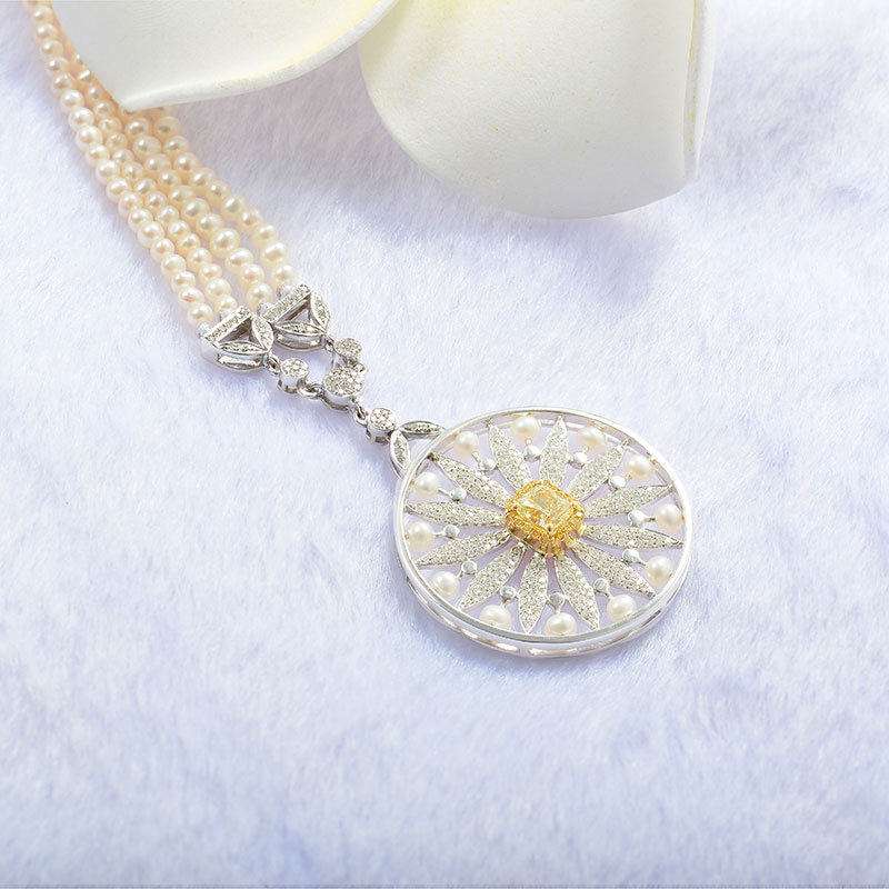 Junhuang Jewelry 18K white gold group set diamond pendant Sun flower white gold diamond necklace Luxury pearl necklace Female