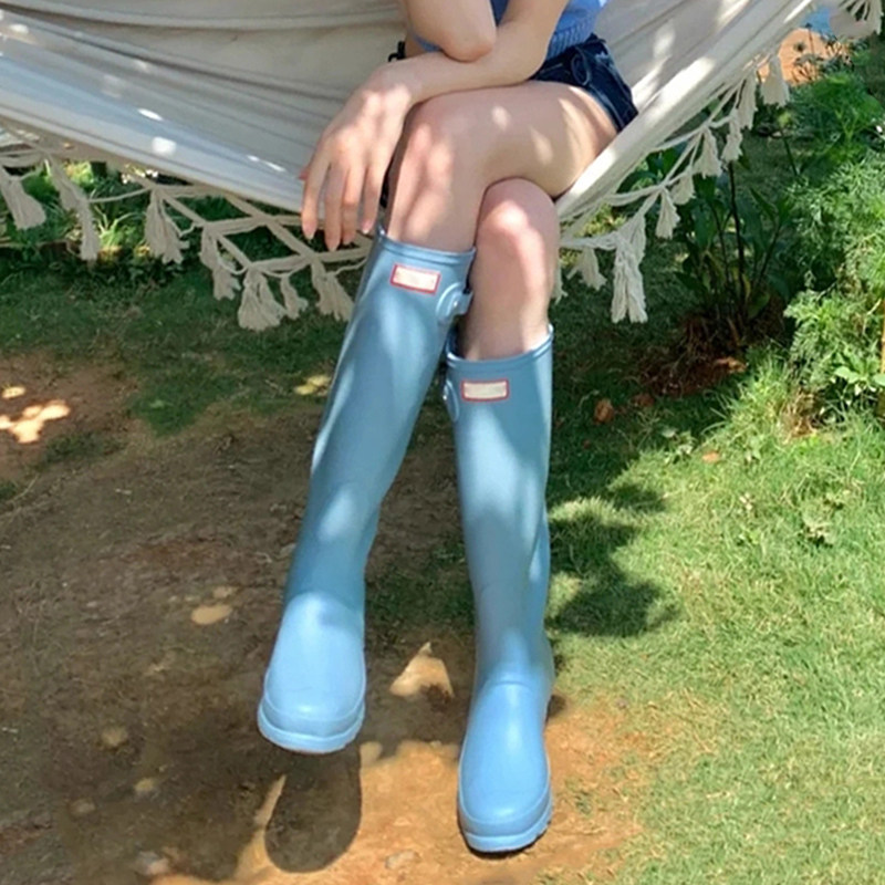 British high cylinder long boot female non-slip net red small crowdsourced rain boots 2021 new stylish commute though kneecap wave shoes