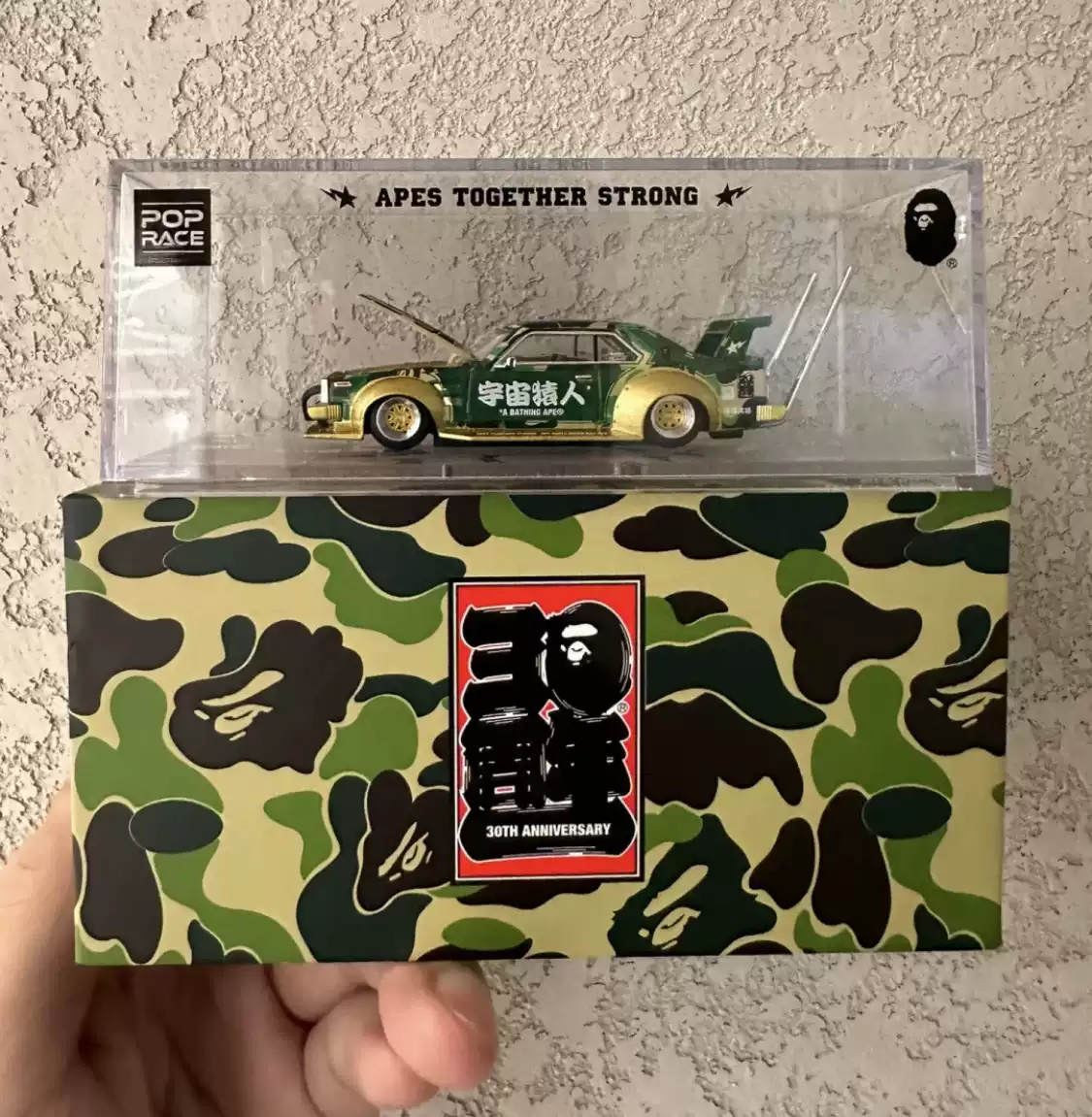 POPRACEBAPE 30周年 SKYLINE C210 迷彩 BAPE聯名POPRACE模型車SKYLINE C210合金車模30週年限定綠迷彩1:64比例