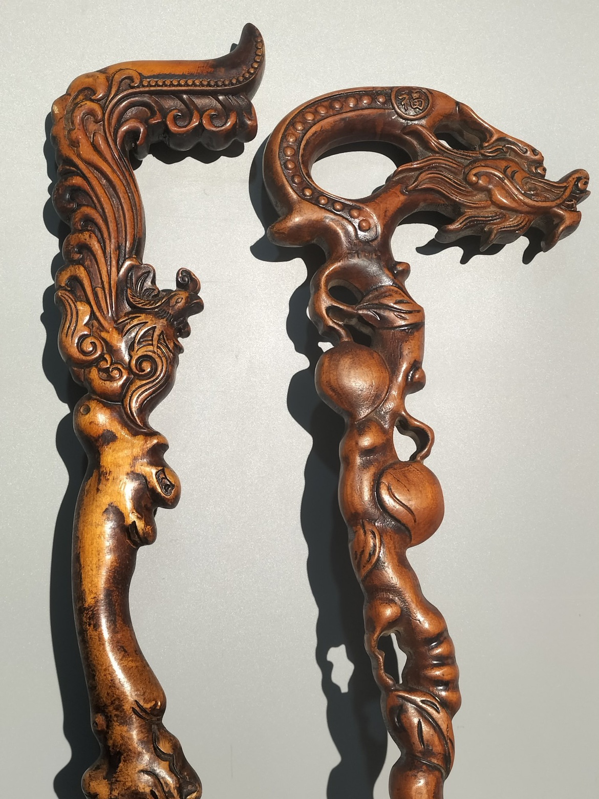 旧蔵清国時代物　桃木製龍頭【麒麟献瑞】宝劍 細工彫刻避邪 鎮宅 古美術　本物保証 旧蔵清国時代物 桃木製龍頭【麒麟献瑞】宝劍 細工彫刻避邪 鎮宅 古美術