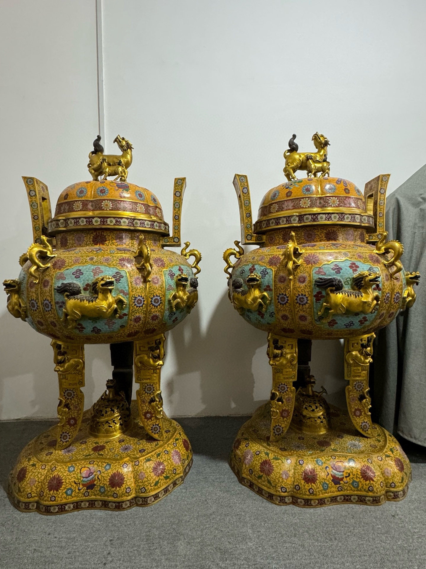 珍藏精品铜胎手工掐丝珐琅景泰蓝三层浮雕麒麟熏香炉摆件一对160-淘宝 
