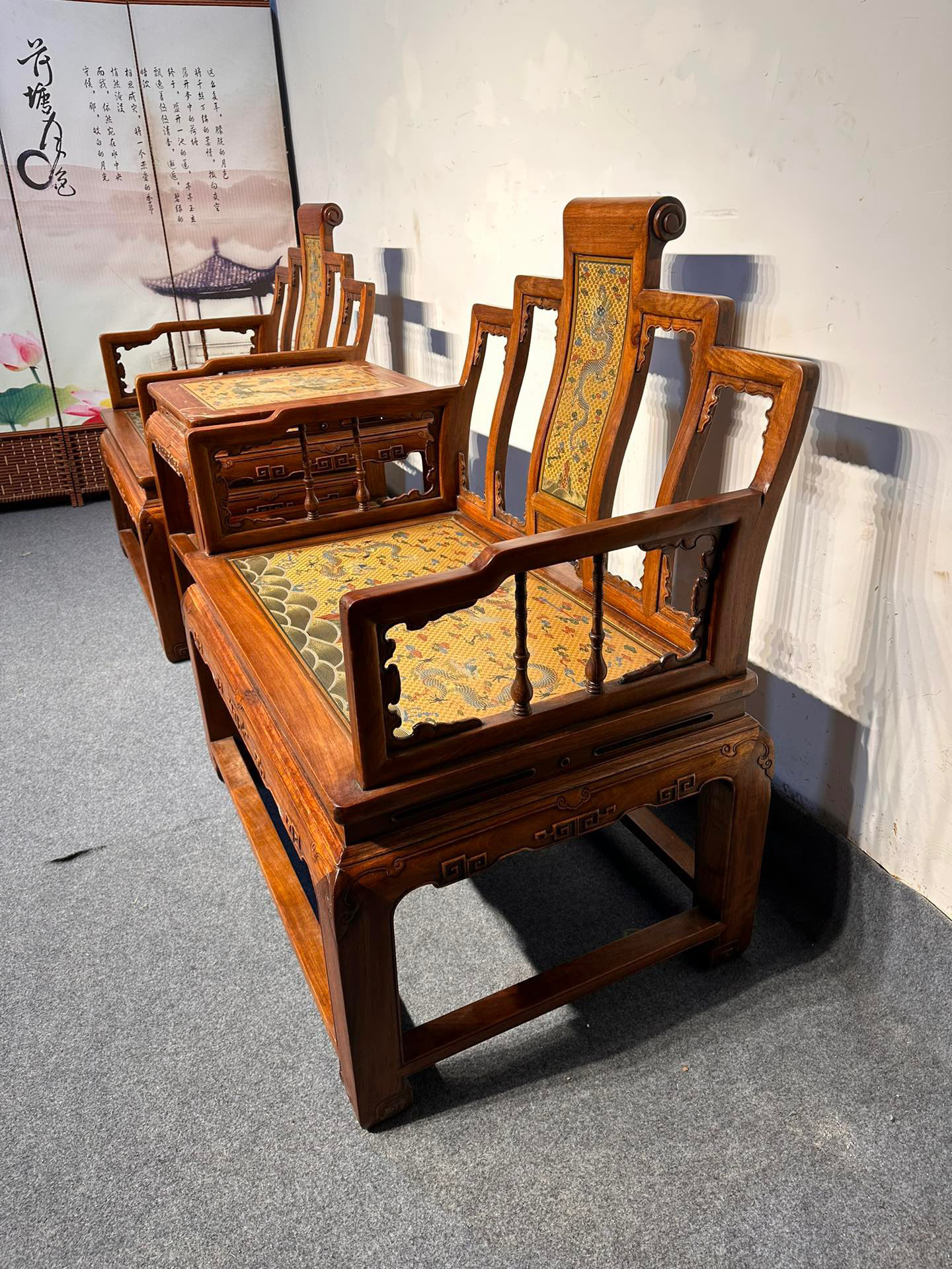 花梨の彫刻長椅子 肘掛け付き 3人掛け 豪華彫刻 人気 中国家具 75063-1