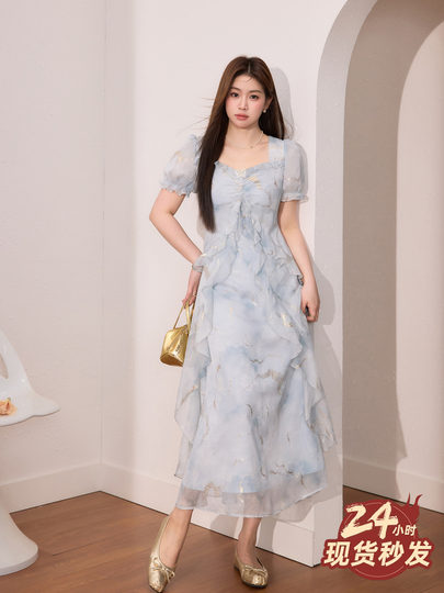 蓝语大码女装流光金荷叶边度假风连衣裙夏季新款收腰遮肚子a字裙