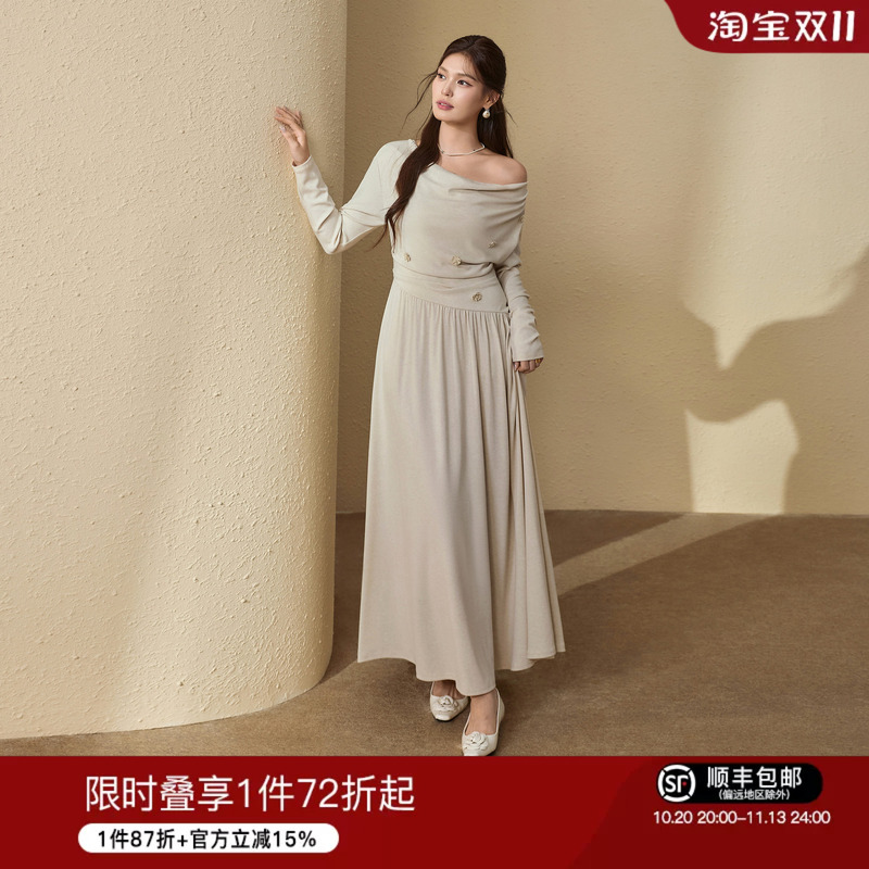 Blue Language Plus-Size Women's Light Dress with a Flared Neckline, Pleated Waist, and A-Line Silhouette, Early Autumn 2026, Intellectual and Elegant Long Dress Blue Language Plus-Size Women's Light Dress with a Flared Neckline, Pleated Waist, and A-Line Silhouette, Early Autumn 2026, Intellectual and Elegant Long Dress