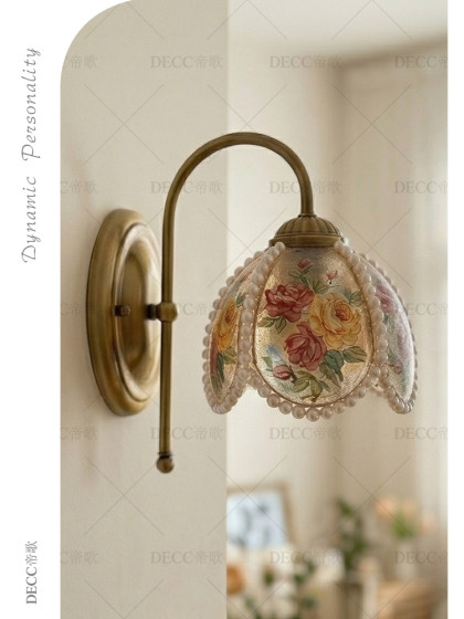 Dige French-Style Retro Painted Rose Pearl Wall Lamp for Bedroom, Living Room, and Entryway, Creative Floral Lighting Fixture