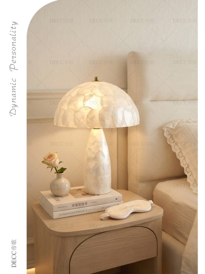 French-Style Vintage Creative Shell-Shaped Solid Wood Table Lamp for Bedroom, Study, and Living Room, Cream-Style Ambiance Table Lamp