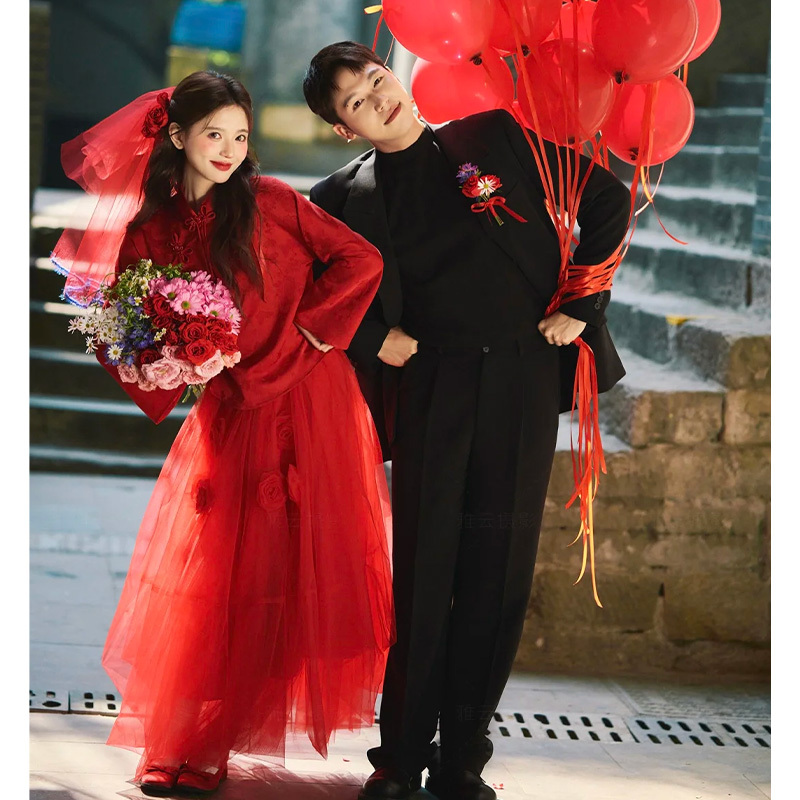 Outdoor Street Photography of Wedding Attire, Photography Theme: Wedding, New Chinese Style, Retro Hong Kong Style, Red Gauze Dress, Bride Photo Shoot Dress