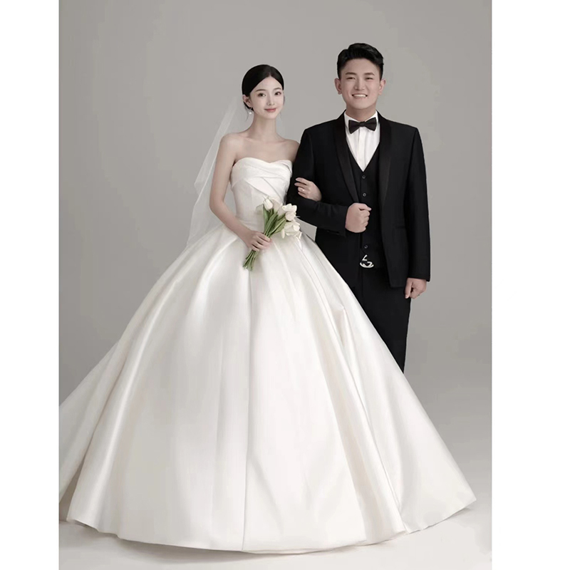 Tubeless light wedding dress white spring and summer new bridal main yarn high-grade satin 2024 French retro dress female sleeveless