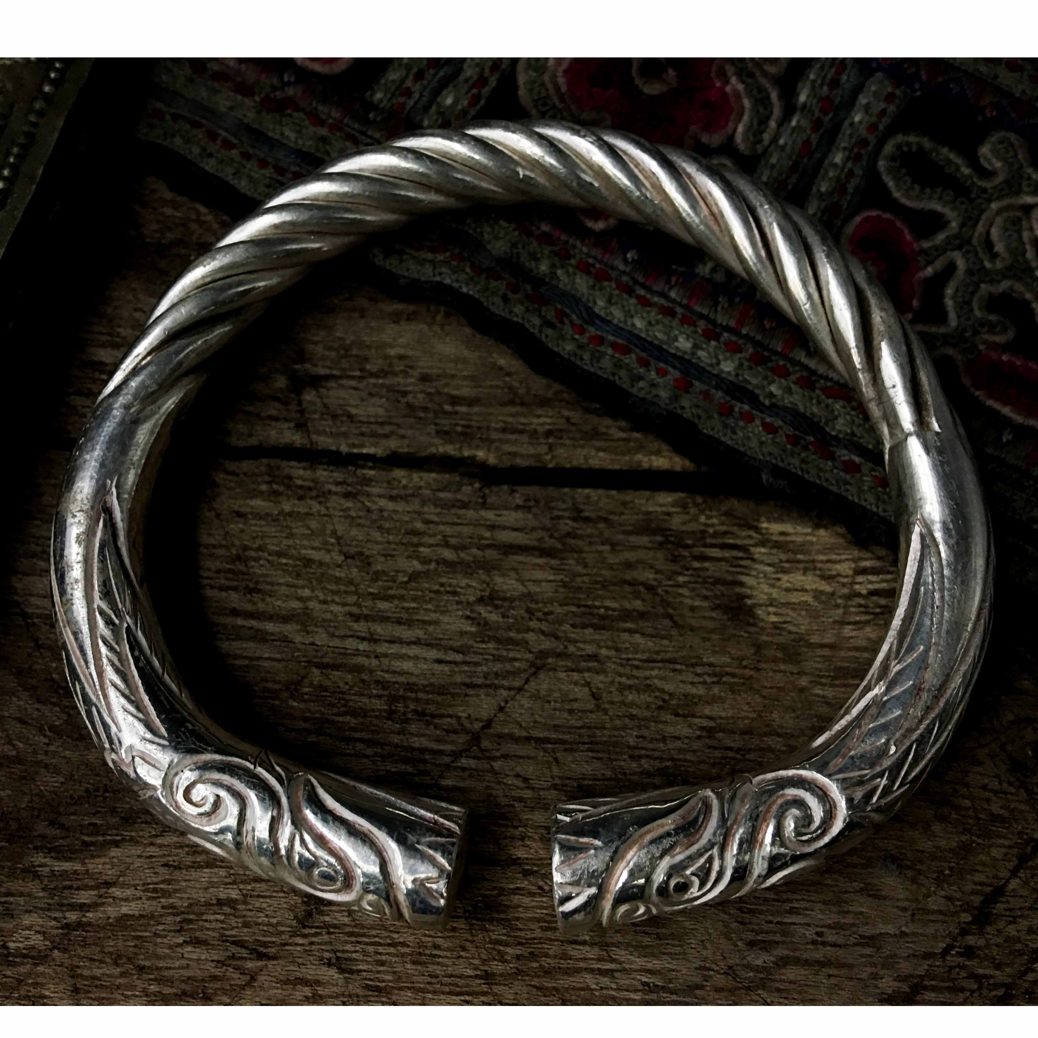 Original 999 sterling silver handmade features tiger head tiger pattern twist twist horseshoe bracelet Mozi Silver Square