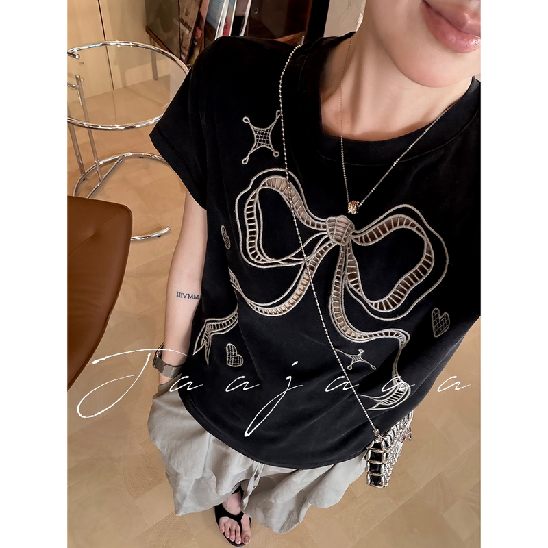 Jaajaaa Senna Evening Breeze Design: Sweet and Cool Style with Bow, Hollow Embroidery, Versatile Short-Sleeve T-Shirt/Ahxb Jaajaaa Senna Evening Breeze Design: Sweet and Cool Style with Bow, Hollow Embroidery, Versatile Short-Sleeve T-Shirt/Ahxb