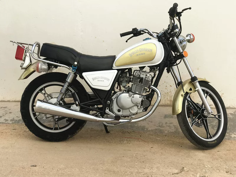 Мотоцикл Suzuki 125 см³, 5 передач, импортный б/у, состояние 90% — синий или золотой