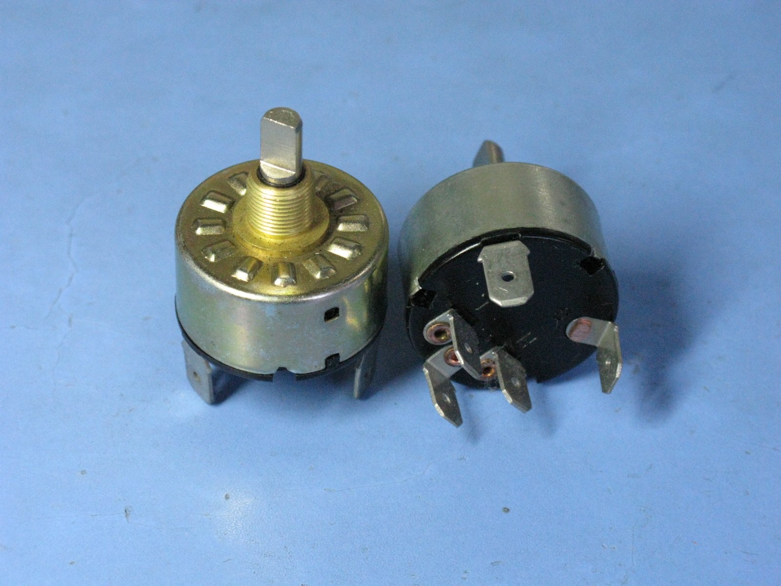 Low - voltage automobile mechanical large current switch switch mode switch copper large contactless electric substrate