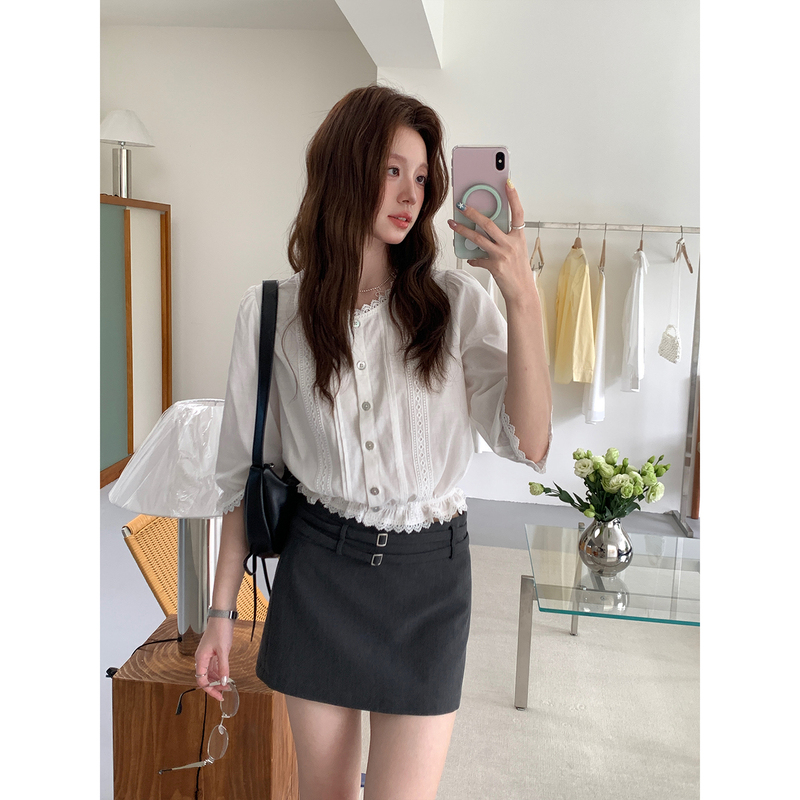 Even Yiwen【Intellectual Muse】Korean-Style High-Intelligence and Gentle Lace Blouse with French Lace Trim, Mid-Sleeve Short Top Even Yiwen【Intellectual Muse】Korean-Style High-Intelligence and Gentle Lace Blouse with French Lace Trim, Mid-Sleeve Short Top