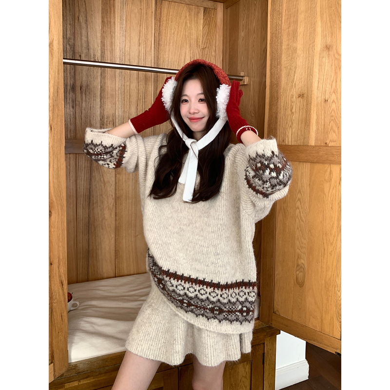 Even Yiwen [Oat Milk Iron] Korean-Style High-Fashion Round-Neck Gentle Everyday Sweater and Skirt Set with Scarf