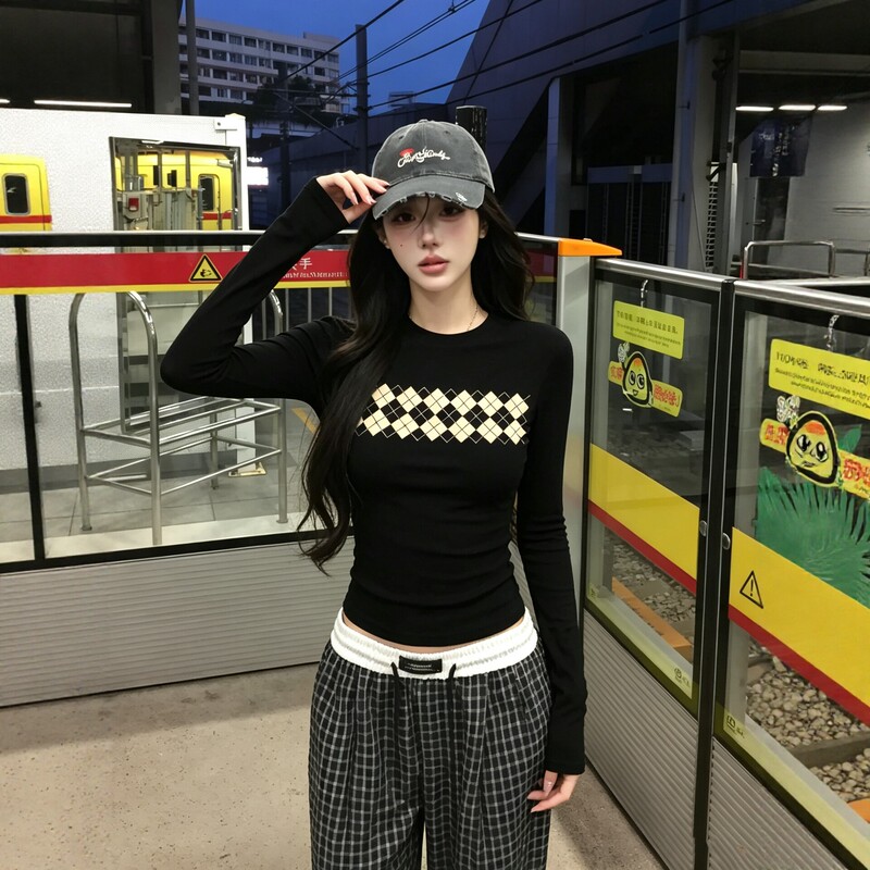 Wassup Sun American Retro Diamond-Patterned Long-Sleeve T-Shirt for Women, Black Slim-Fit Base Shirt with a Sense of Design, Inner Wear Top