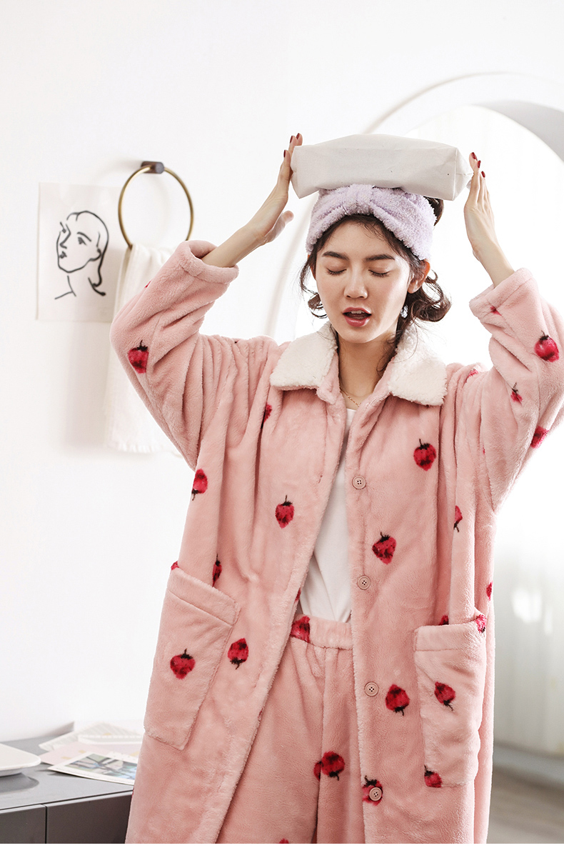 Mùa đông nhung san hô nhung nữ đồ ngủ ngọt ngào dâu nữ dày flannel Phiên bản Hàn Quốc của phần dài của hai mảnh ấm áp đồ ngủ phi bóng