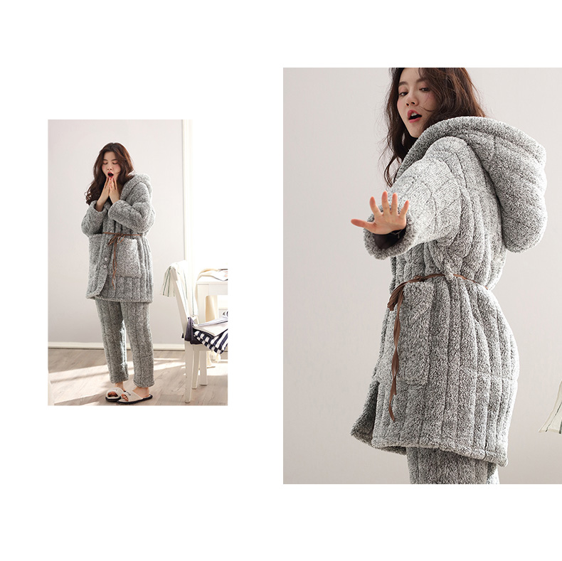 Mùa đông ba lớp nhung san hô nhung nữ bộ đồ ngủ phiên bản Hàn Quốc của áo khoác dài cotton dày ấm áp phù hợp với dịch vụ nhà đồ bộ mặc nhà bằng vải thun