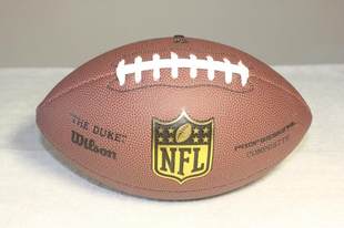 NFL アメリカン フットボール デューク ウィルソン ゴールデン シールド ウィルソンが第 9 位のコンポジット レザー CAA を受賞