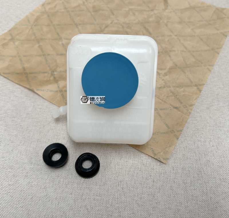 Suitable for 03-15 Po Lens Golf 4 Golf Four Golf Four Lang Laurus brake oil pot brake liquid oil pot