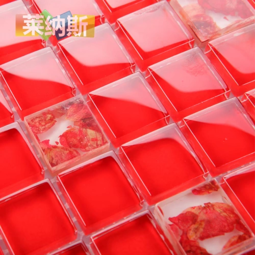 Красная стеклянная мозаика на стену