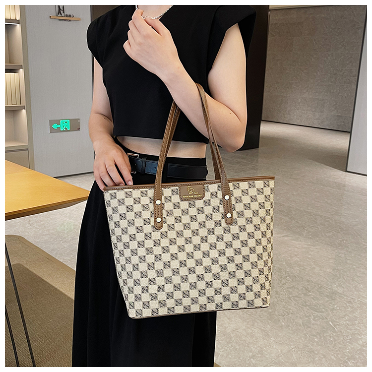 Premium for Women 2024 New Fashionable Large Capacity Single Shoulder Underarm , Hundred Step Handheld Commuter Tote_voghion.com