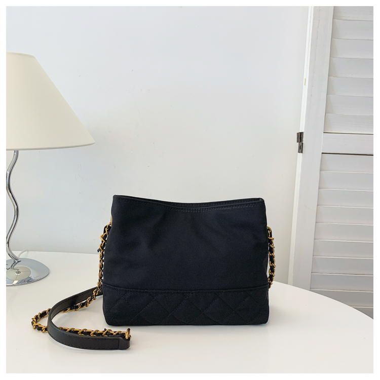 Nylon for women 2024 new fashionable large capacity single shoulder tote , casual diamond grid chain crossbody cloth_voghion.com