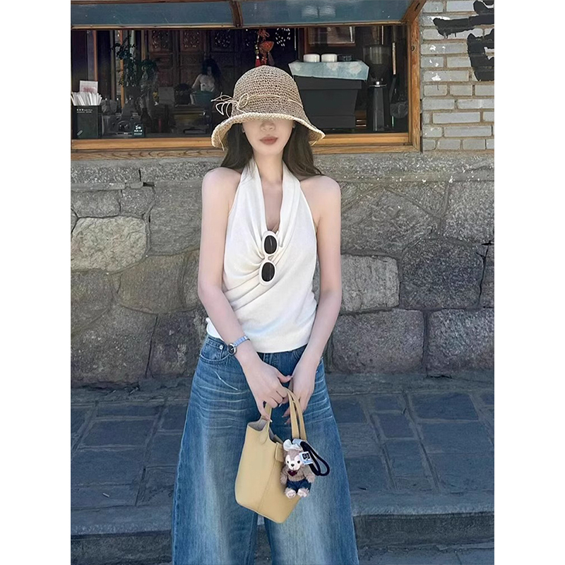 Korean-Style White Halter Neck Camisole for Women, Summer Outerwear, Covers Side Breasts, Slim Fit, Short Sleeveless Backless Top Korean-Style White Halter Neck Camisole for Women, Summer Outerwear, Covers Side Breasts, Slim Fit, Short Sleeveless Backless Top