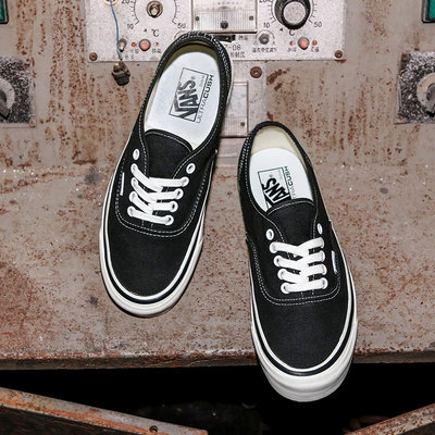 hot pink old skool vans